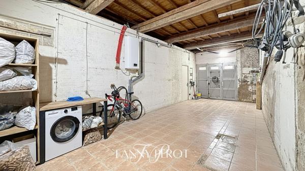Maison de village remarquablement rénovée avec terrasse et grand garage