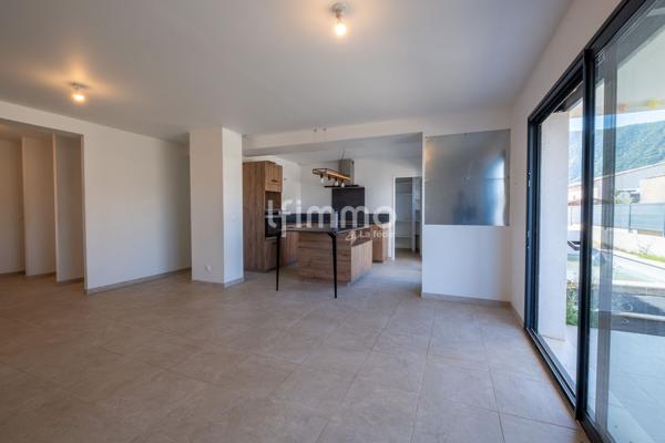Villa contemporaine de 2022 avec 6 chambres, piscine et jardin clos