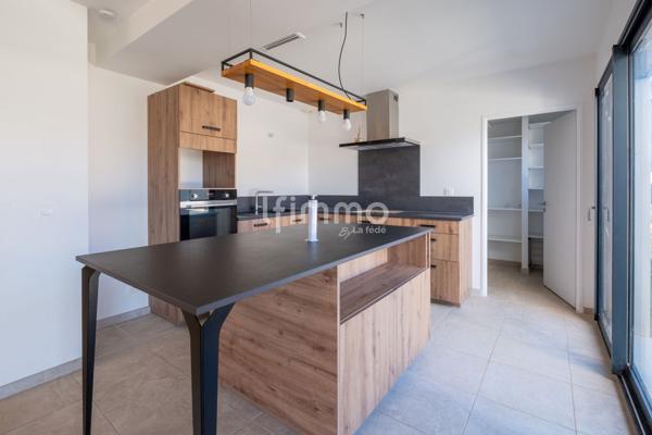 Villa contemporaine de 2022 avec 6 chambres, piscine et jardin clos