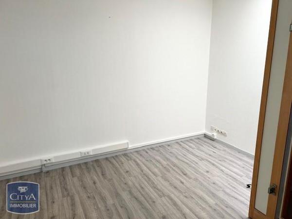 Local professionnel à vendre 144m²