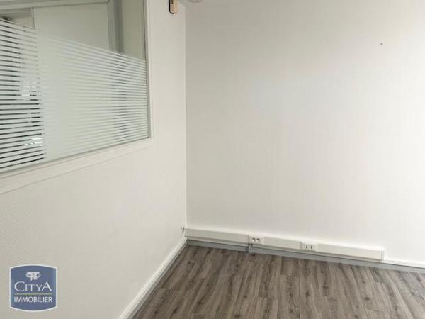 Local professionnel à vendre 144m²