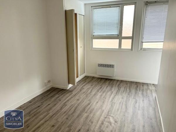 Local professionnel à vendre 144m²