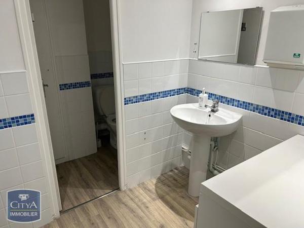 Local professionnel à vendre 144m²