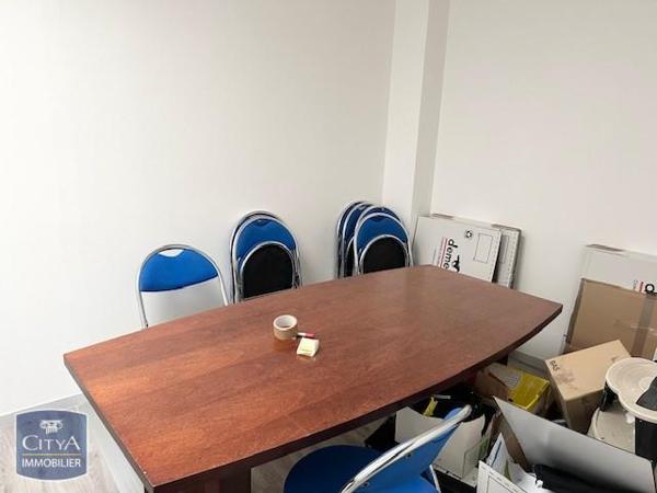 Local professionnel à vendre 144m²