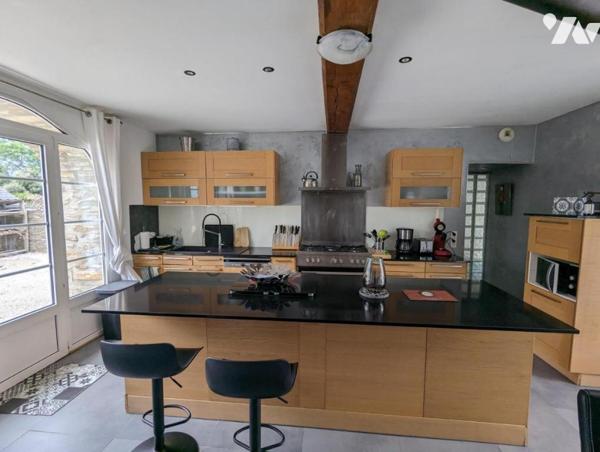 CHERBOURG-EN-COTENTIN : MAISON AVEC DEPENDANCES