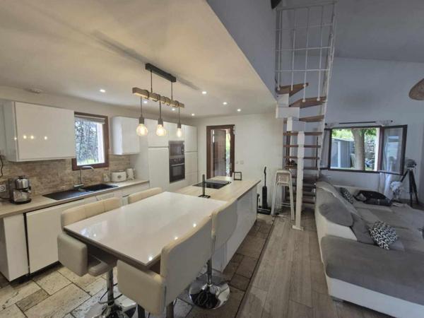 Maison  6 pièce(s) 133.69 m2 à Plan-de-Cuques
