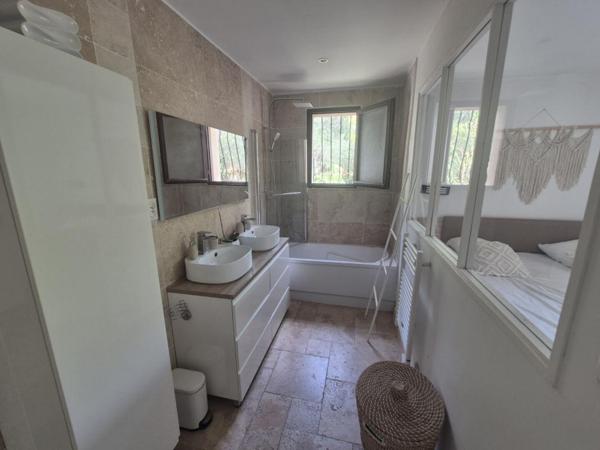 Maison  6 pièce(s) 133.69 m2 à Plan-de-Cuques