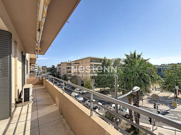 Cagnes-sur-Mer - 3 p lumineux - terrasse d'angle - Vue château
