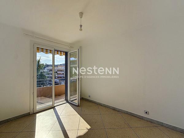 Cagnes-sur-Mer - 3 p lumineux - terrasse d'angle - Vue château