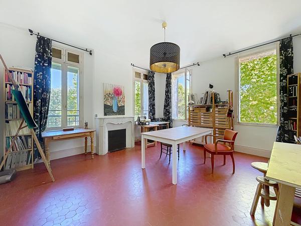 Appartement de caractère, 3 pièces, 80m2 habitables, piscine, jardin, double garage
