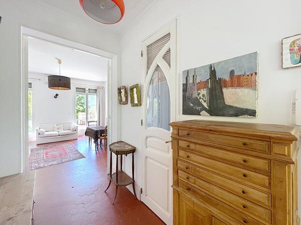 Appartement de caractère, 3 pièces, 80m2 habitables, piscine, jardin, double garage