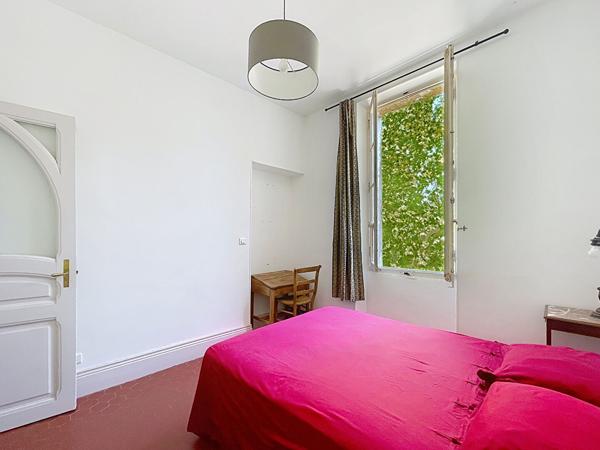 Appartement de caractère, 3 pièces, 80m2 habitables, piscine, jardin, double garage