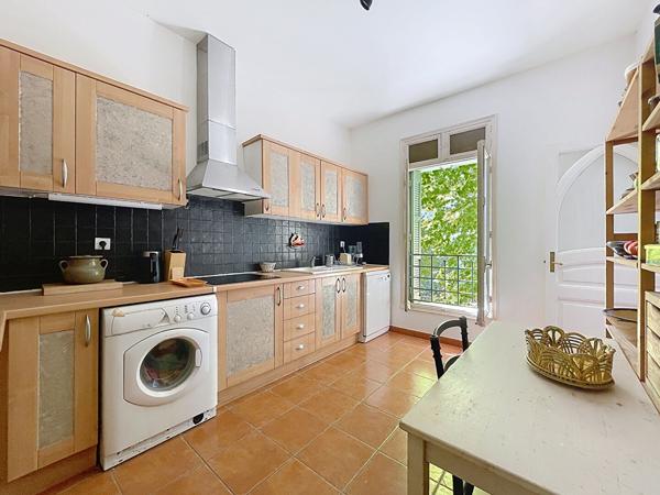 Appartement de caractère, 3 pièces, 80m2 habitables, piscine, jardin, double garage