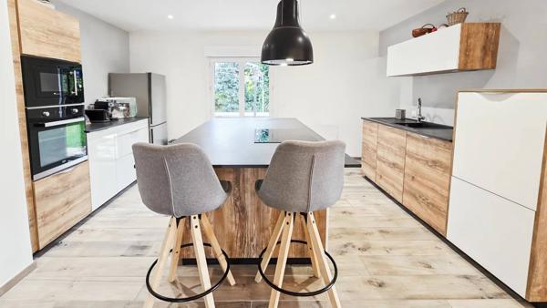 Maison au calme avec grand terrain piscinable !