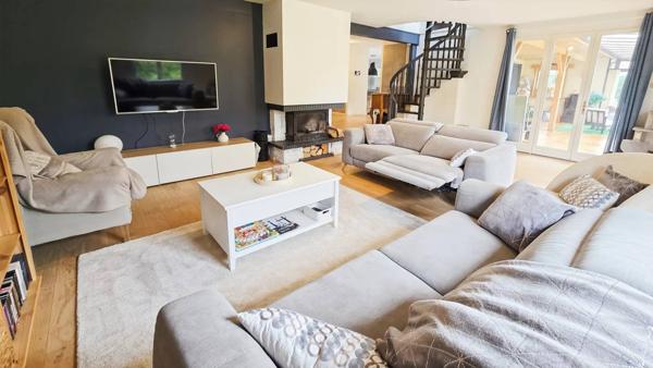 Maison au calme avec grand terrain piscinable !