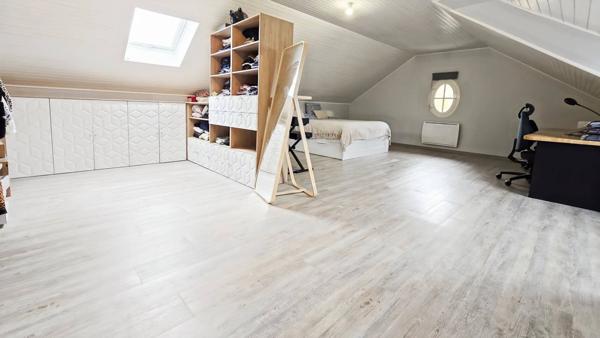 Maison au calme avec grand terrain piscinable !