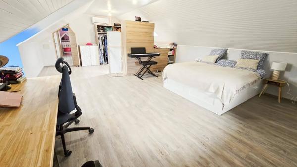 Maison au calme avec grand terrain piscinable !