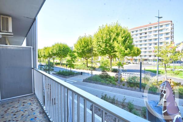Appartement à vendre  5 pièces - 91,50 m 2   ROMANS SUR ISERE  - 26