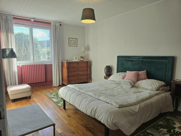 Grande maison au calme à 10 min à pied du centre de Chalais