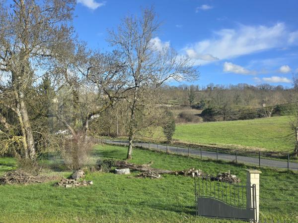 Grande maison au calme à 10 min à pied du centre de Chalais