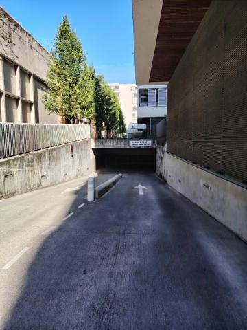38000 GRENOBLE Parking / box Grenoble 16.15 m2