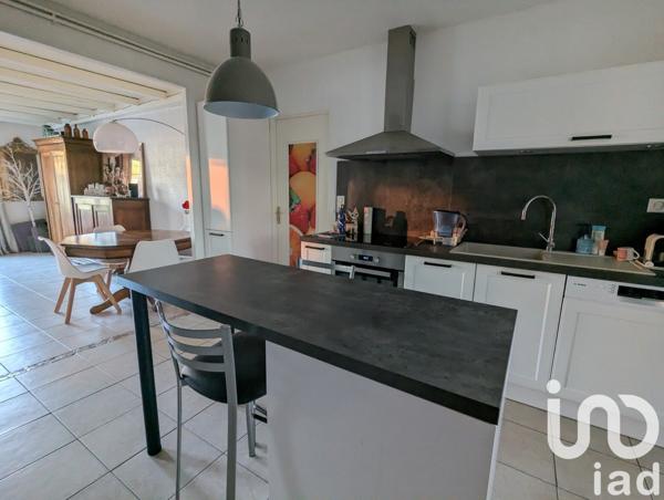 Maison traditionnelle 4 pièces de 102 m² à Saint-Uze (26240)