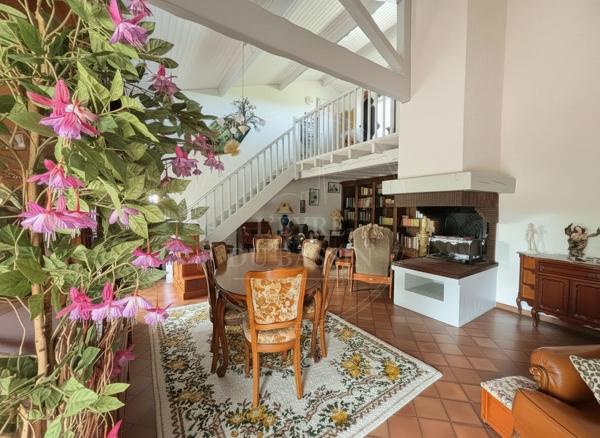 Maison Mios 196 m² sur 1356 m² de parcelle