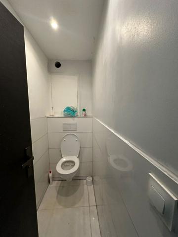 Appartement F2 une chambre, cave + place de parking en sous sol