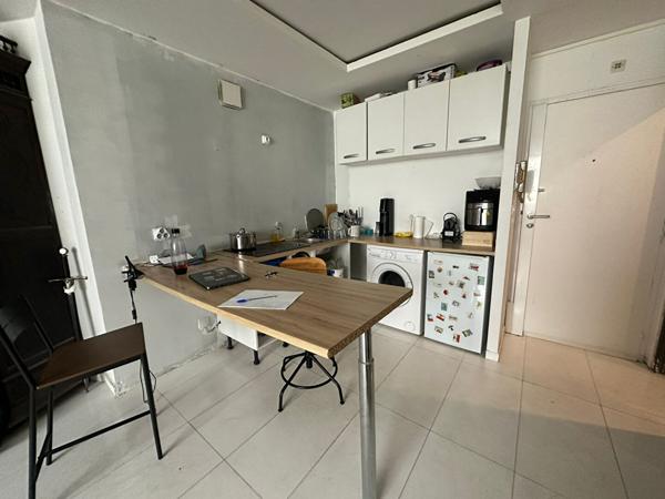 Appartement F2 une chambre, cave + place de parking en sous sol