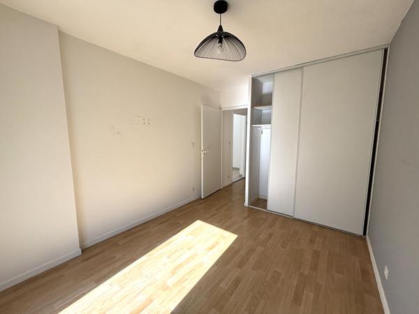 RARE ! Appartement 3 pièces avec terrasse, dépendances, proche du centre et commerces