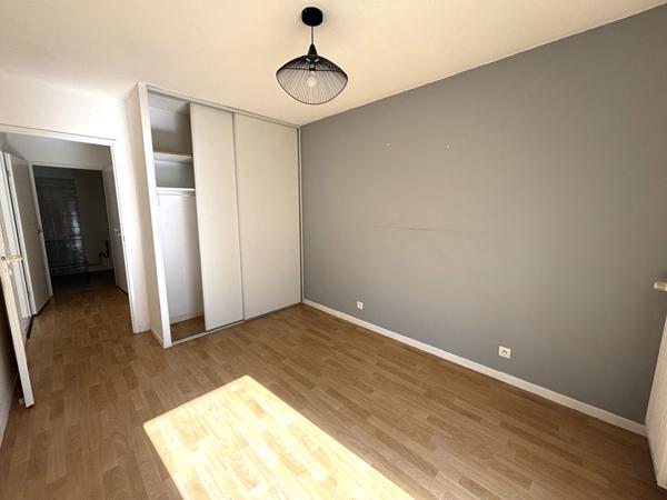 RARE ! Appartement 3 pièces avec terrasse, dépendances, proche du centre et commerces