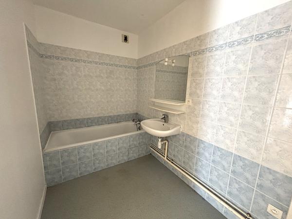 RARE ! Appartement 3 pièces avec terrasse, dépendances, proche du centre et commerces