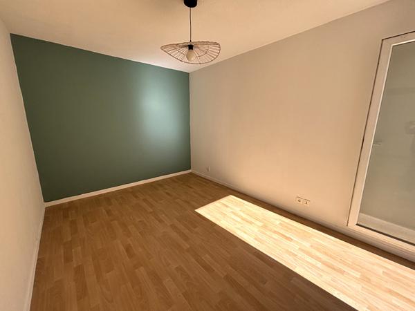 RARE ! Appartement 3 pièces avec terrasse, dépendances, proche du centre et commerces