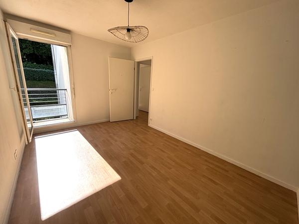 RARE ! Appartement 3 pièces avec terrasse, dépendances, proche du centre et commerces