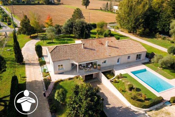 Vente                                                      Maison
                        
                     5 pièces                      200 m2                     à Casseneuil