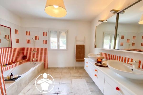 Vente                                                      Maison
                        
                     5 pièces                      200 m2                     à Casseneuil