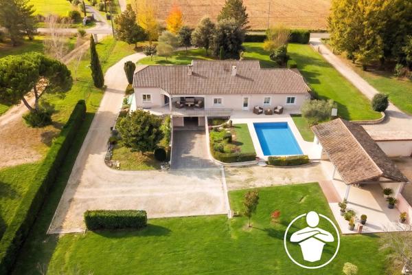 Vente                                                      Maison
                        
                     5 pièces                      200 m2                     à Casseneuil