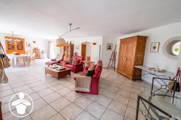 Vente                                                      Maison
                        
                     5 pièces                      200 m2                     à Casseneuil