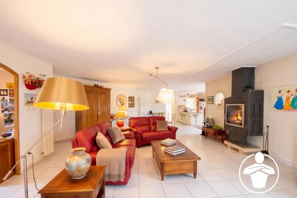 Vente                                                      Maison
                        
                     5 pièces                      200 m2                     à Casseneuil