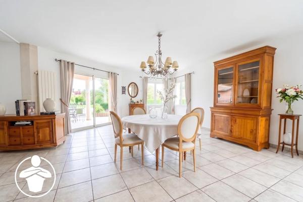 Vente                                                      Maison
                        
                     5 pièces                      200 m2                     à Casseneuil