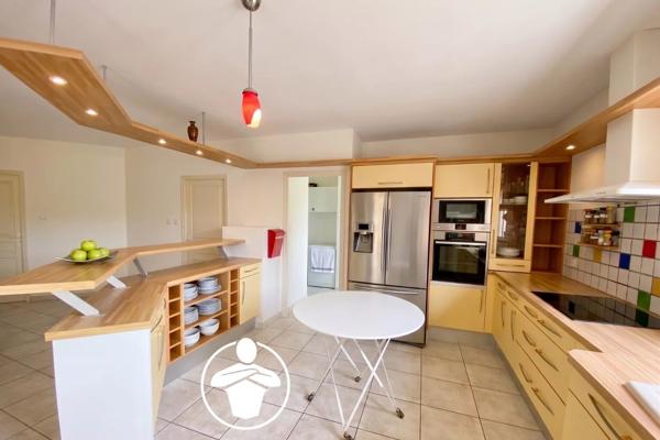 Vente                                                      Maison
                        
                     5 pièces                      200 m2                     à Casseneuil