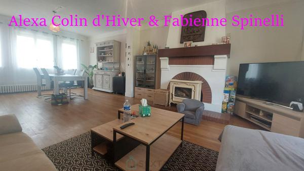 Charmante maison de village, garages et dépendance