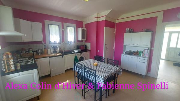 Charmante maison de village, garages et dépendance