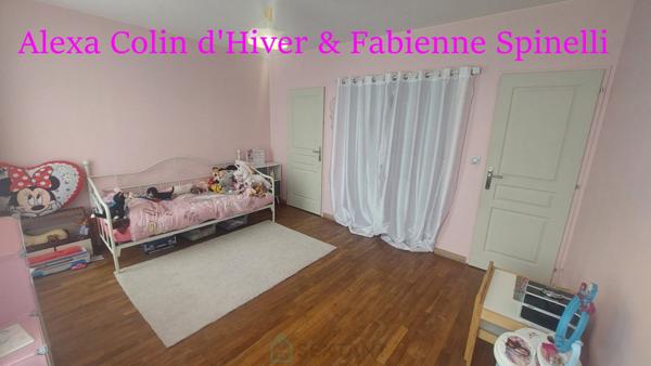 Charmante maison de village, garages et dépendance