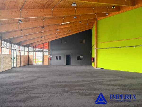 Saint-Cyr-sur-Loire (37540) À LOUER – LOCAL COMMERCIAL PREMIUM À Saint-Cyr-sur-Loire