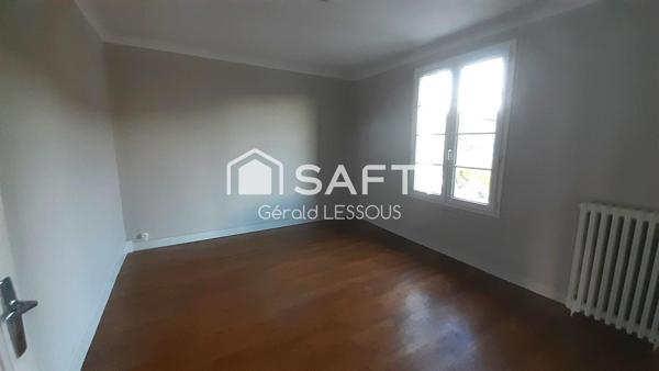 Maison de ville avec vue sur château