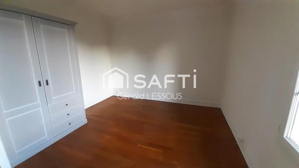 Maison de ville avec vue sur château