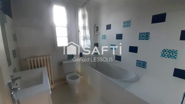 Maison de ville avec vue sur château