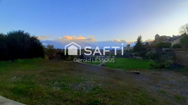 Maison de ville avec vue sur château