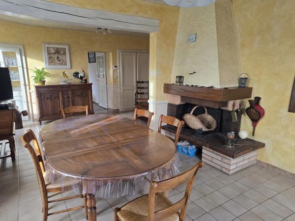 Propriété à vendre 12 pièces BEAUVOIR SUR MER (85)